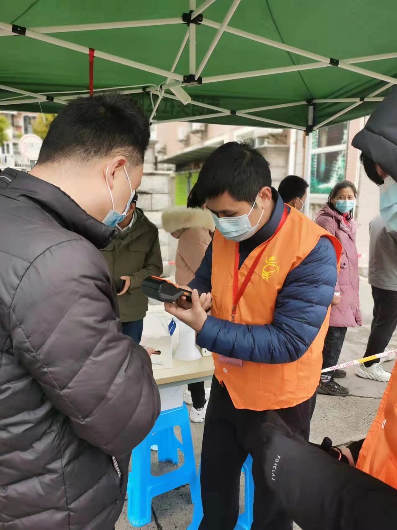 汪青 浦东南码头街道社区自愿者效劳 01